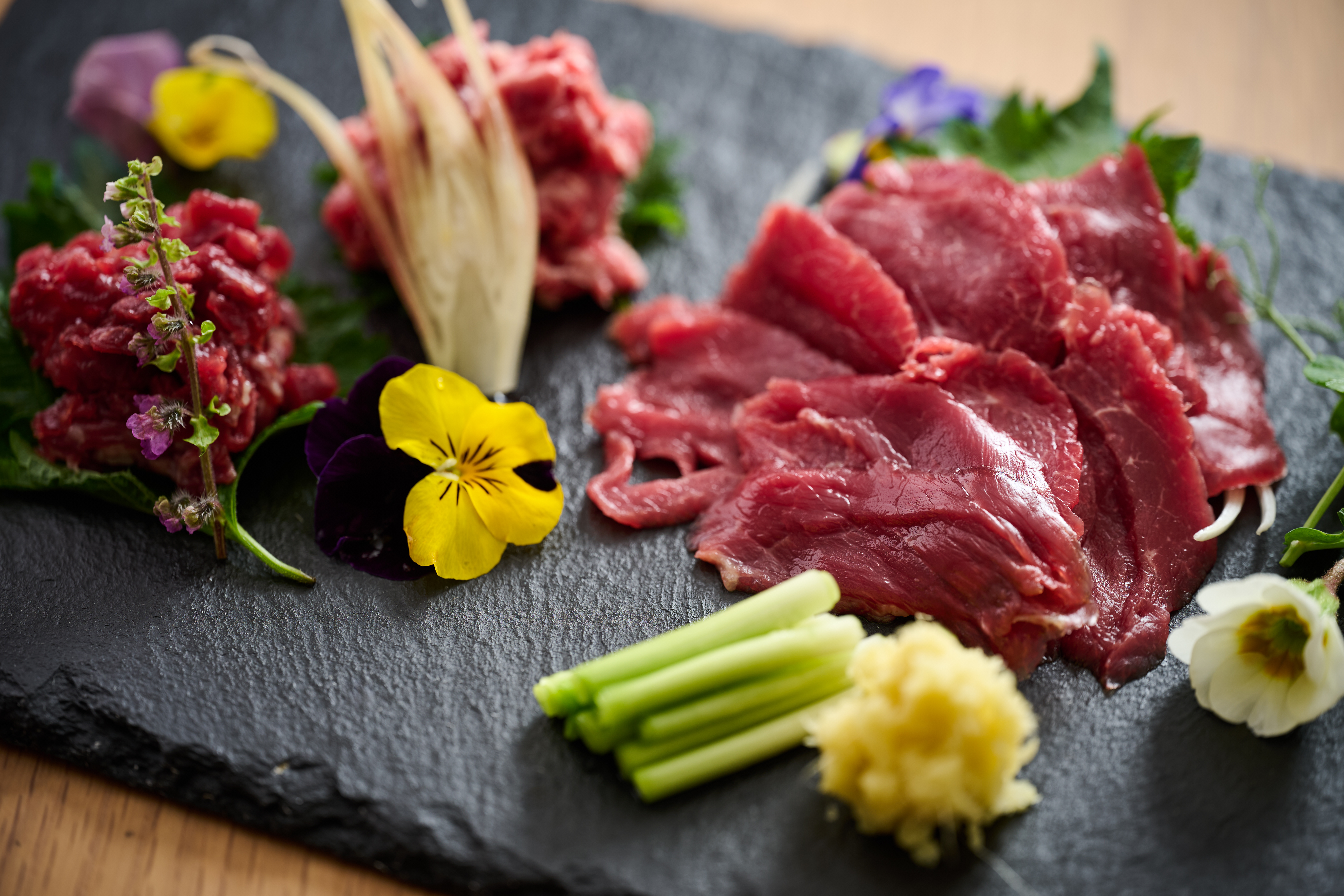 お試しサンプル3点セット（ユッケ・桜うまトロ・赤身スライス）